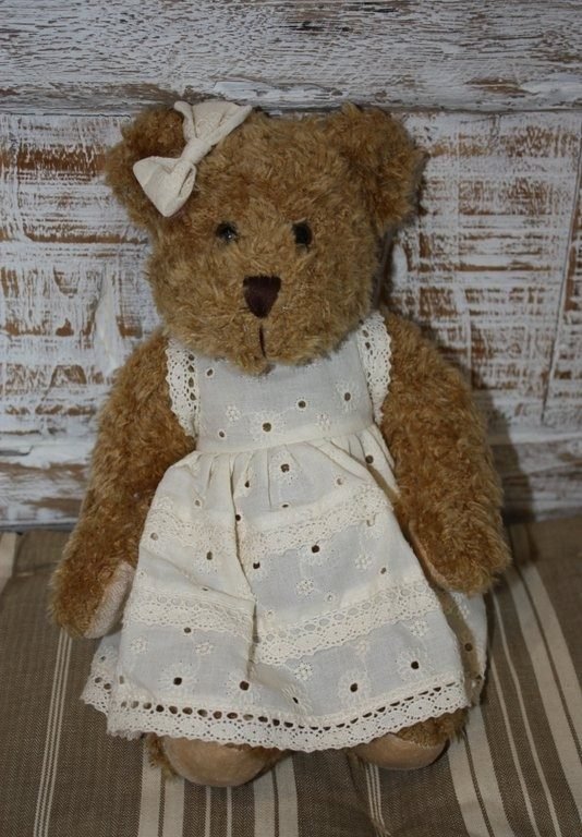Peluche - PETITE OURSONNE ROBE BRODEE