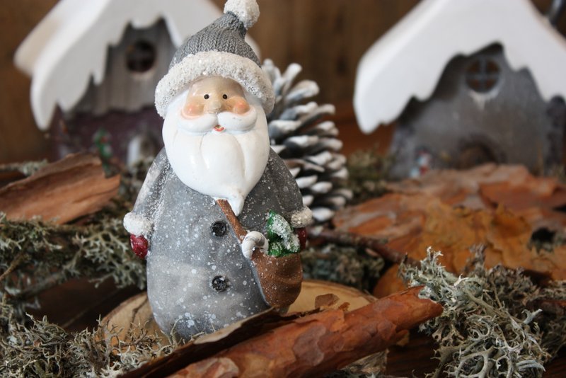 Personnage de Noël – Le Père-Noël en Alsace avec sa besace