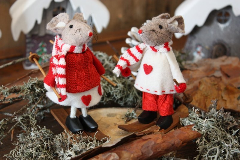 Personnage de Noël – La souris skieuse