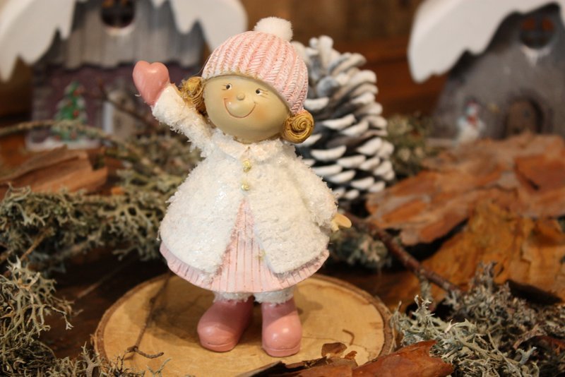 Personnage de Noël – La petite fille en rose