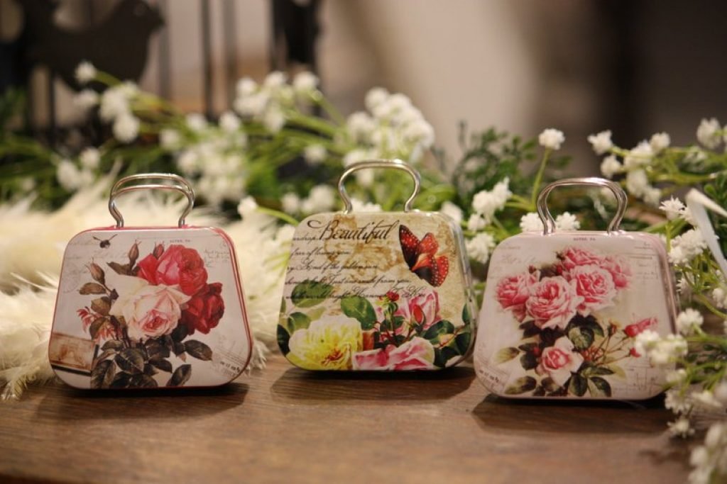 Petite boîte en métal – Bouquet de roses roses