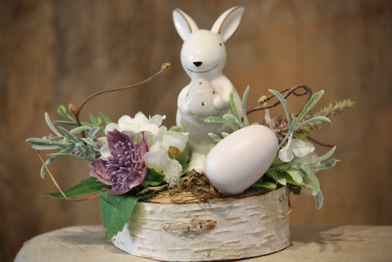 Décoration de Pâques – Le petit lapin de Pâques et son oeuf