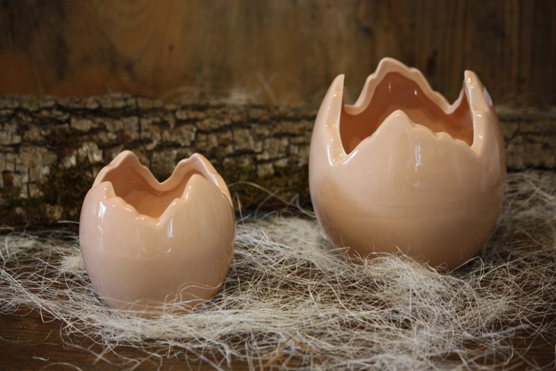 Décoration de Pâques – Grand cache-pot coquille d’œuf orange clair