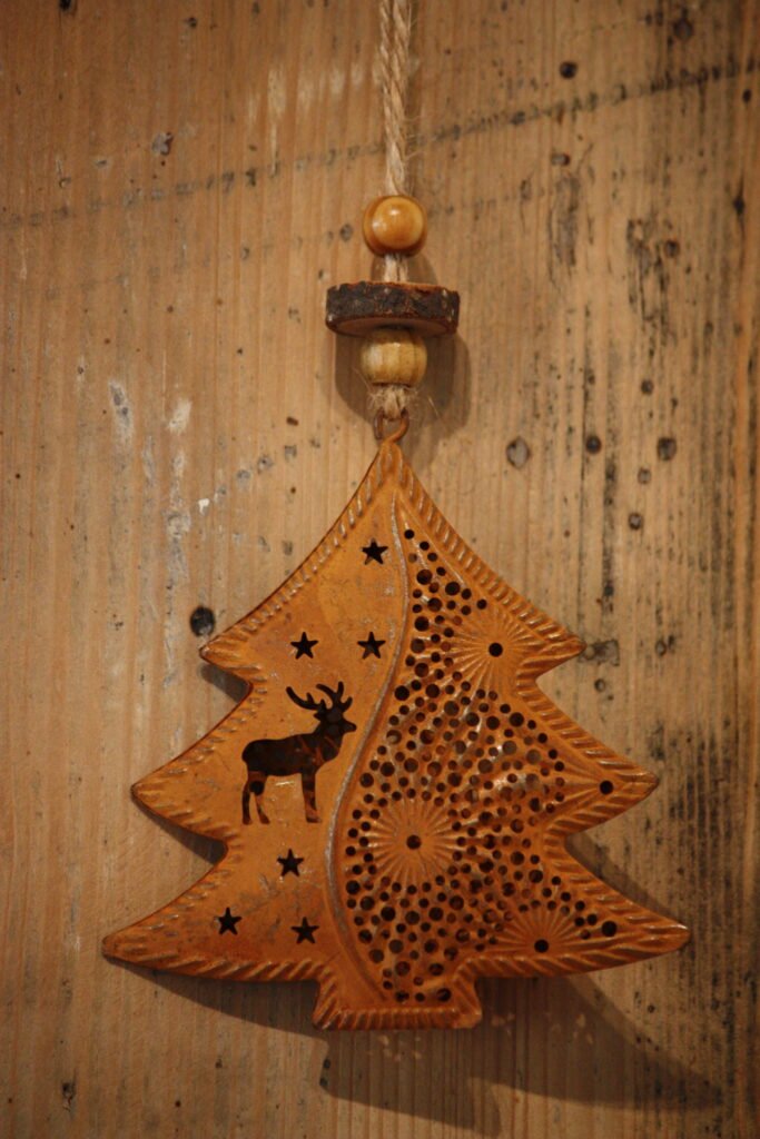 Suspension de Noël – Mon sapin de noël avec un petit renne au milieu des étoiles