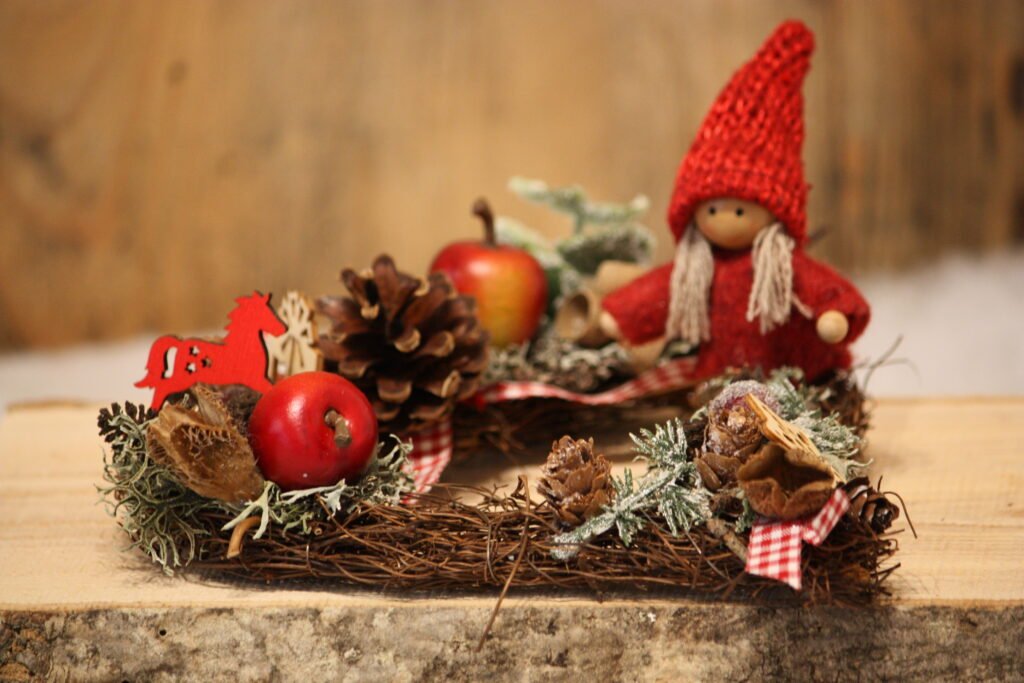 Arrangement de Noël – La petite elfe sur un coeur