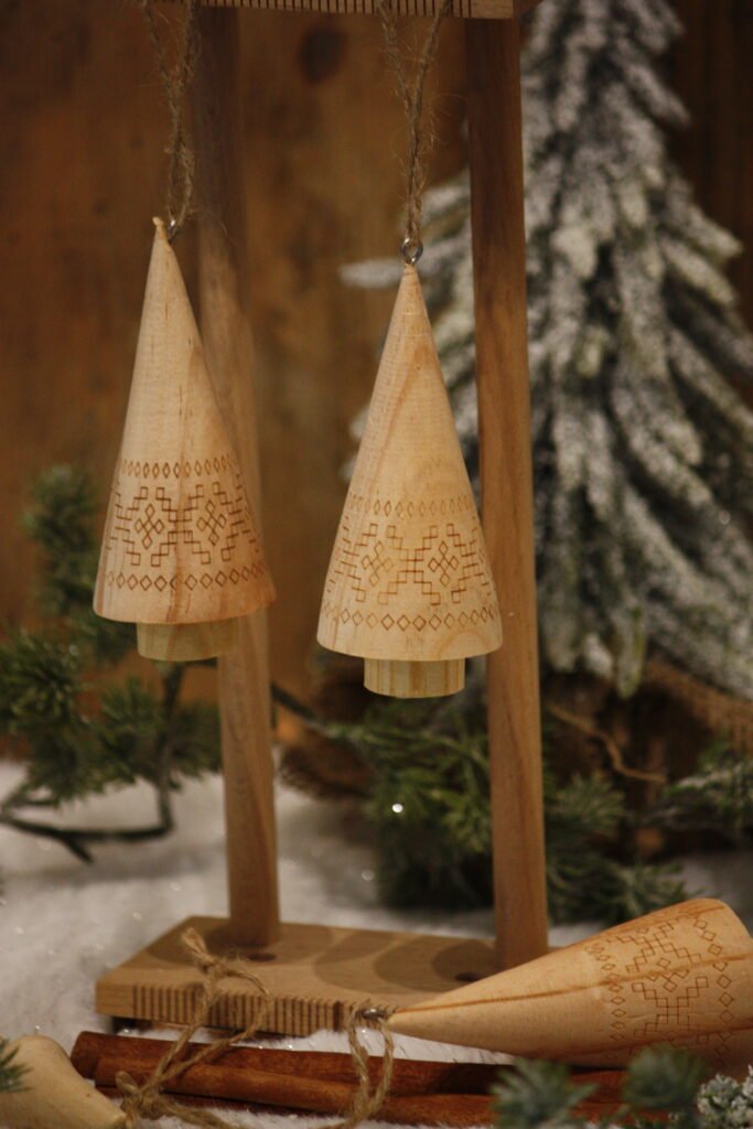 Suspension de noël – L’arbre de Noël en bois à suspendre
