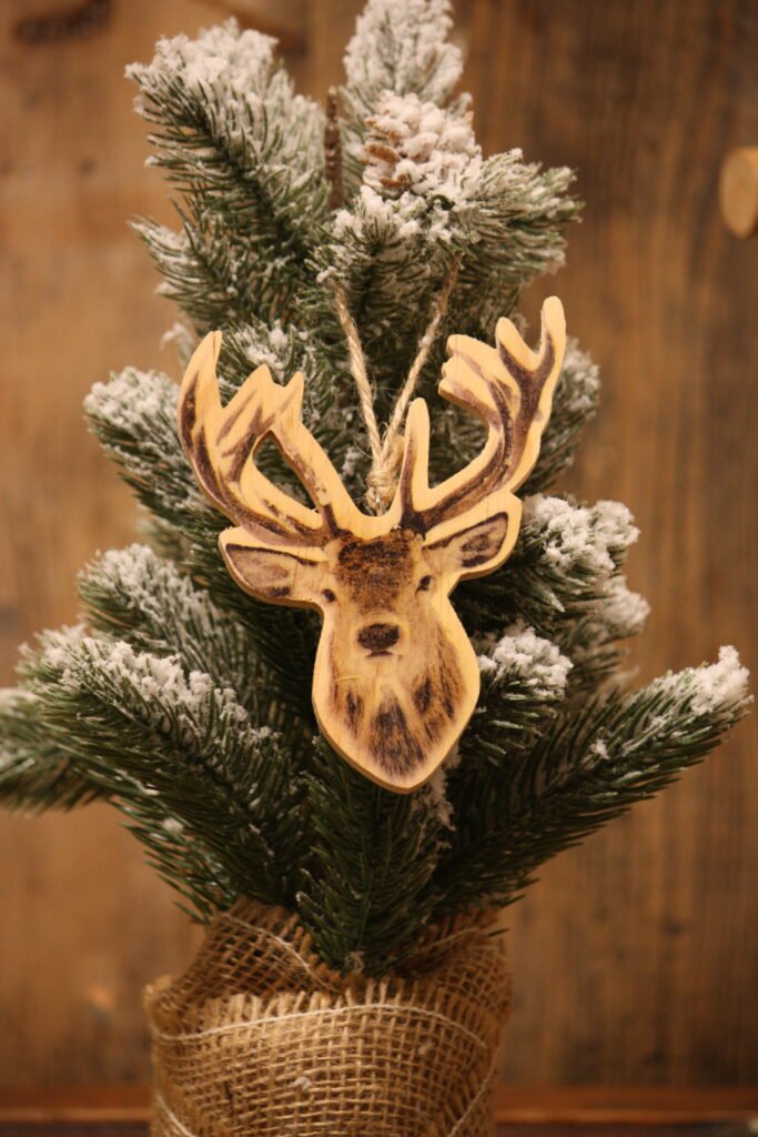 Suspension de Noël – Tête de cerf en bois