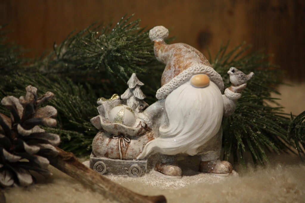 Personnage de Noël – Le petit lutin avec sa petite cariole