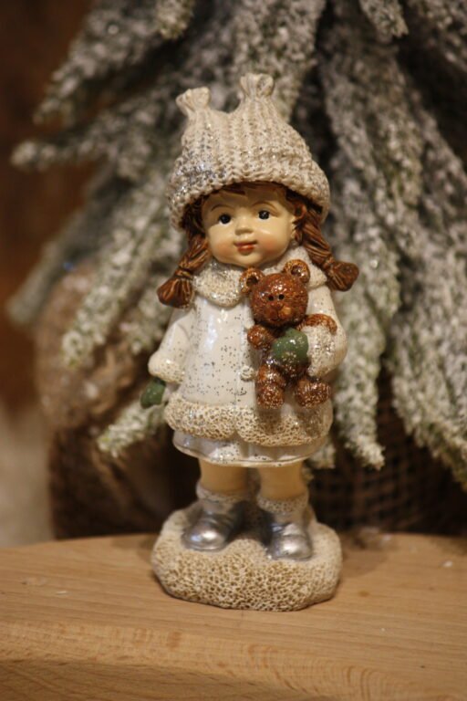 Personnage de Noël - La petite fille avec son bonnet d'hiver – Image 2