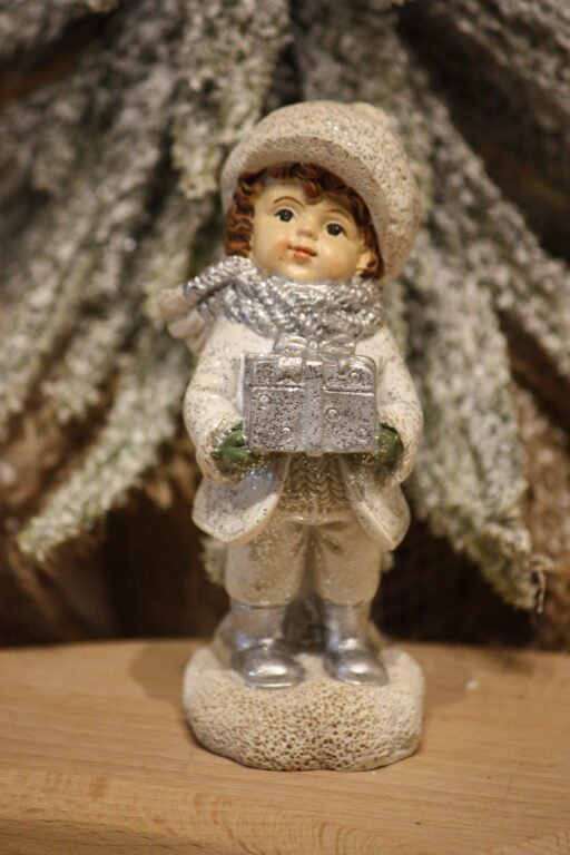 Personnage de Noël - Le petit garçon avec son bonnet d'hiver – Image 2