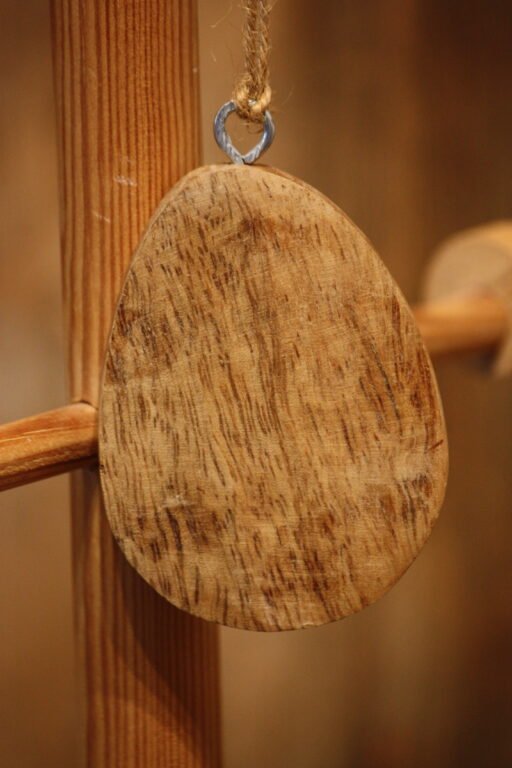 Suspension de Pâques - Oeuf en bois, Bouquet de fleurs sur fond jaune – Image 2