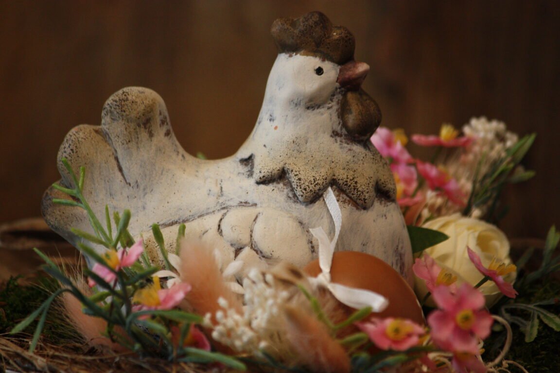Décoration de Pâques - La poule et son oeuf – Image 2