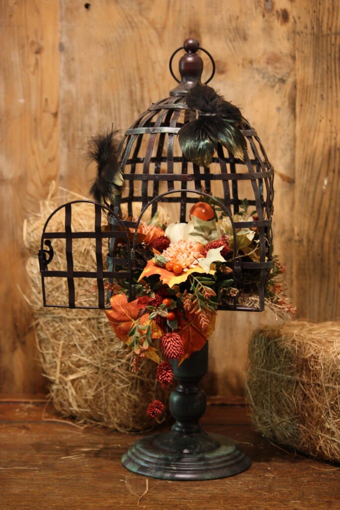 Décoration automnale – La cage à oiseaux avec ses papillons noirs