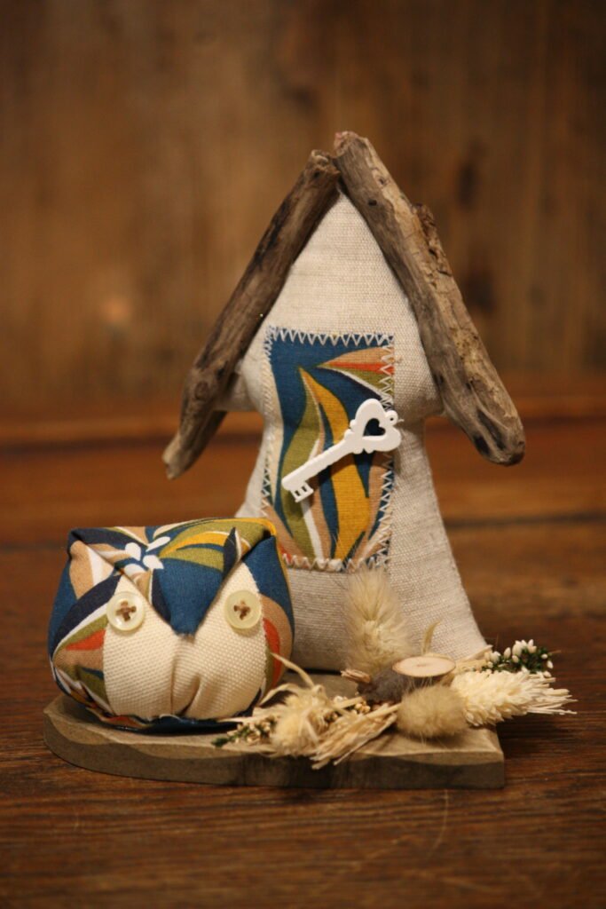 Décoration automnale – La petite maison fleurie et le petit hibou