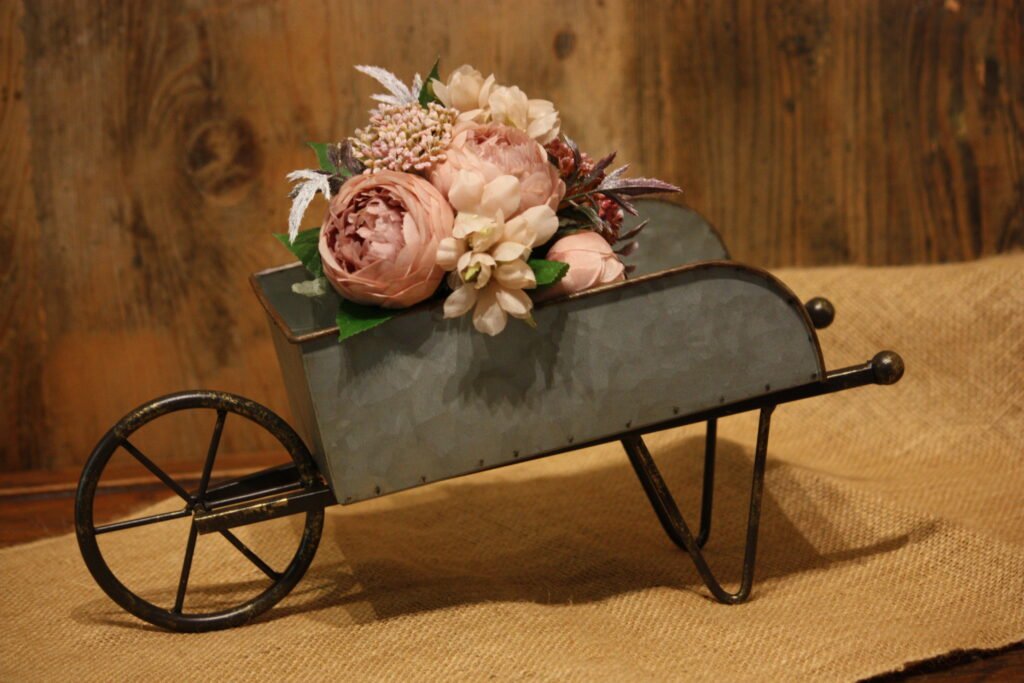 Décor de table – Brouette décorative vintage en métal