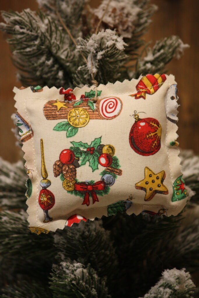 Petit coussin – La bûche de Noël