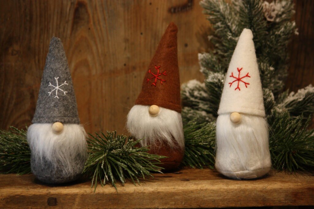 Lutin – Le petit lutin au bonnet marron avec un flocon de neige