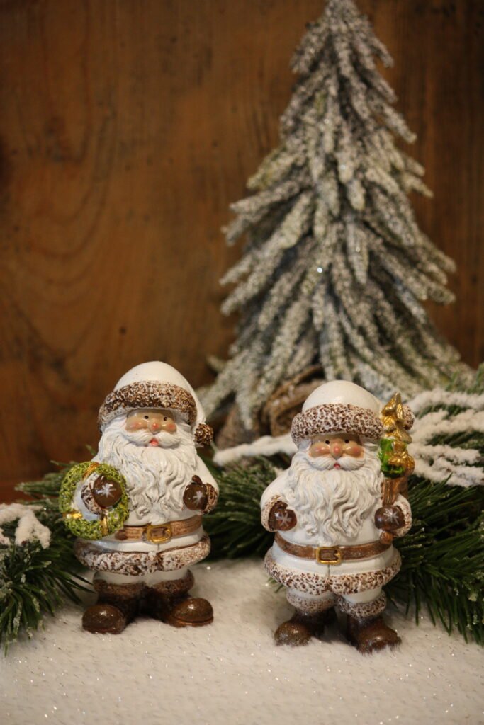 Personnage de Noël – Le petit lutin avec sa petite couronne de l&rsquo;avent