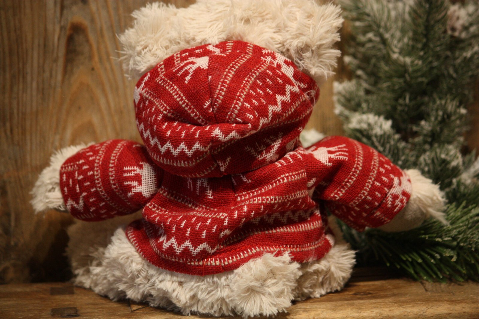 Peluche décorative - Le petit nounours avec son petit pull à capuche – Image 3