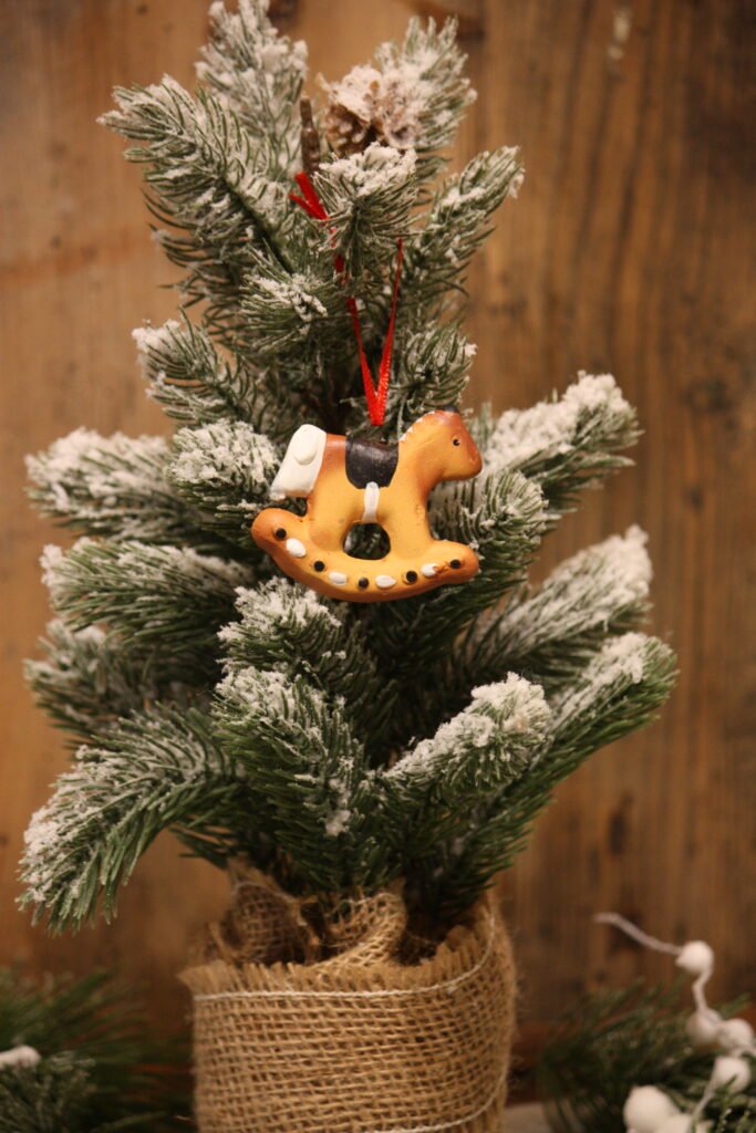 Suspension de Noël – Mon petit cheval à bascule façon pain d&rsquo;épices