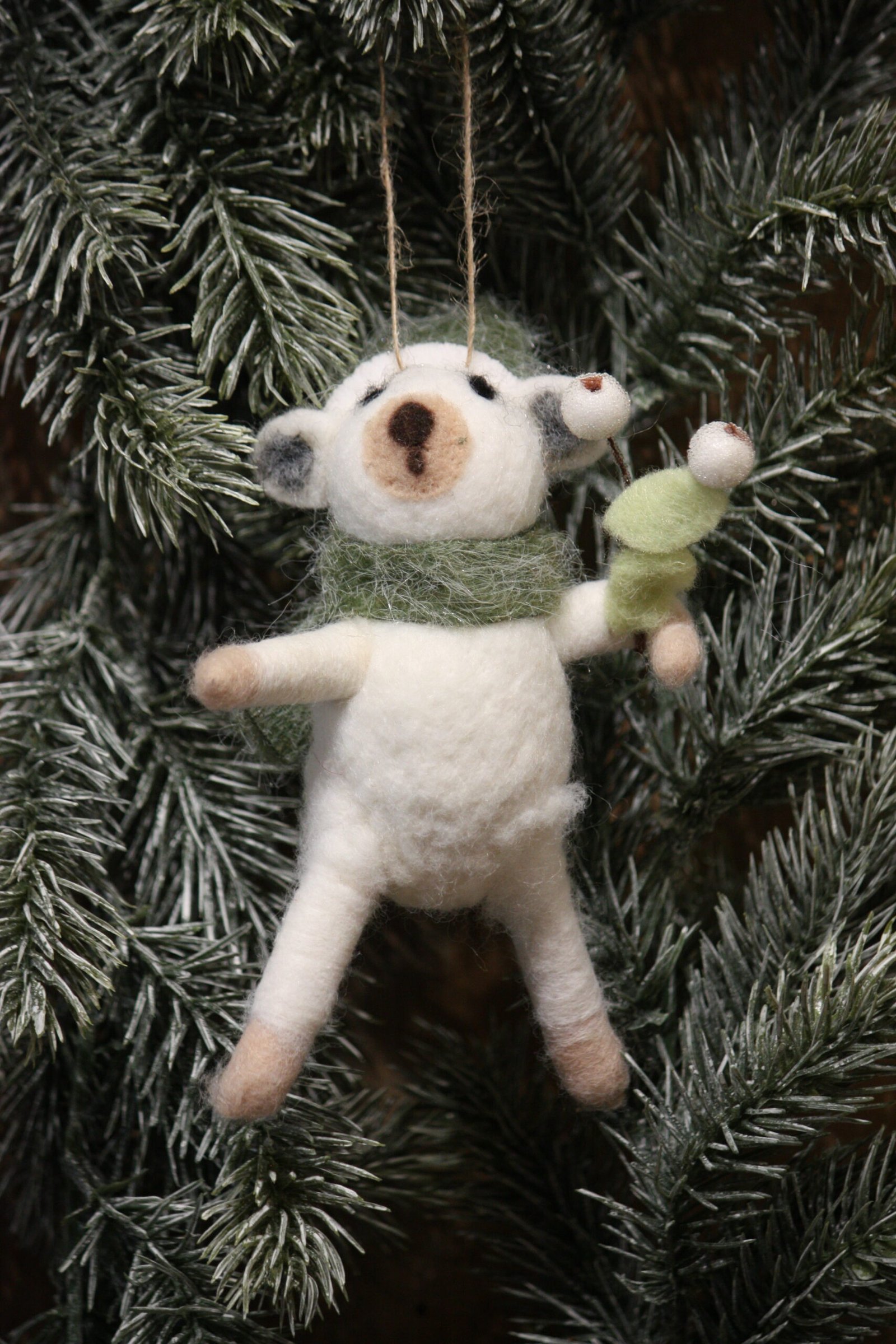 Personnage de Noël - Un petit ours polaire blanc en feutre à suspendre