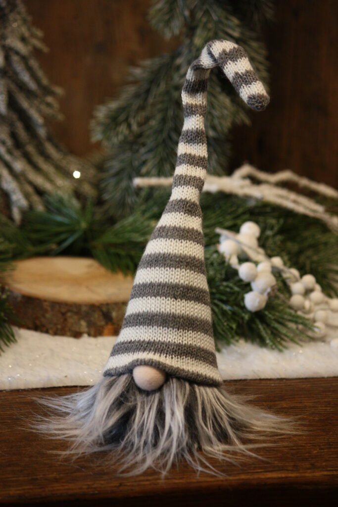 Lutin – Le lutin au long bonnet gris et blanc