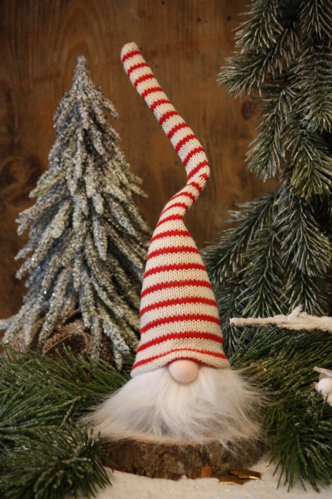Lutin – Le lutin au long bonnet rouge et beige