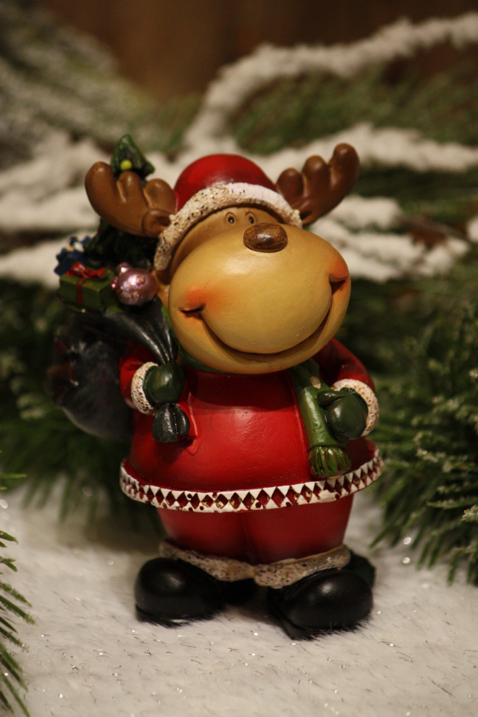 Personnage de Noël - Le petit élan avec son sac de cadeaux