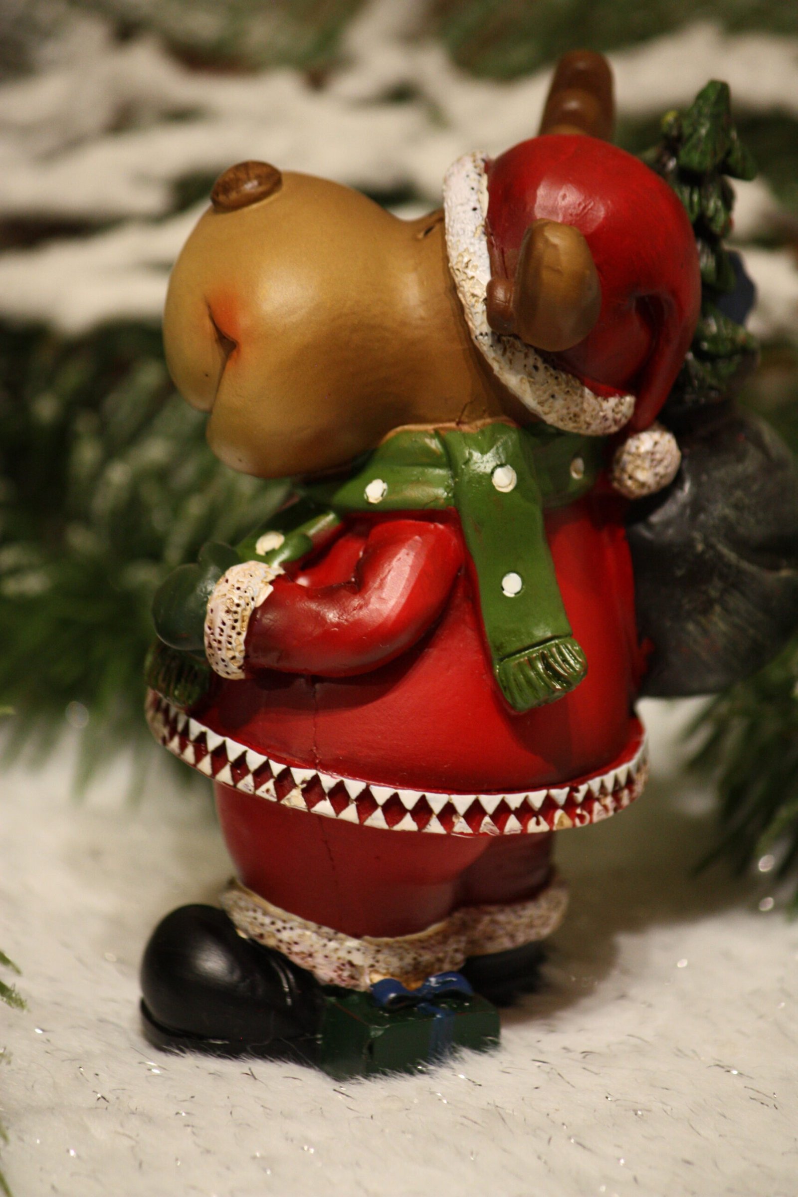 Personnage de Noël - Le petit élan avec son sac de cadeaux – Image 2