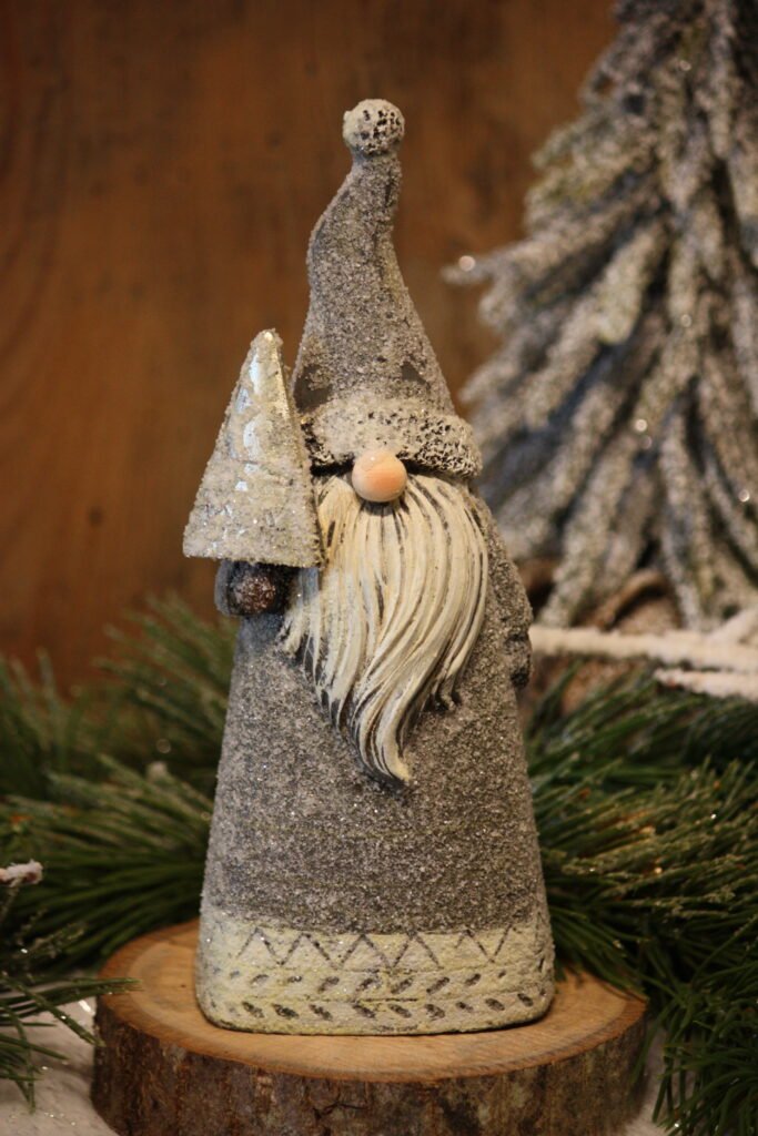 Personnage de Noël – Le grand Père Noël gris avec son long manteau