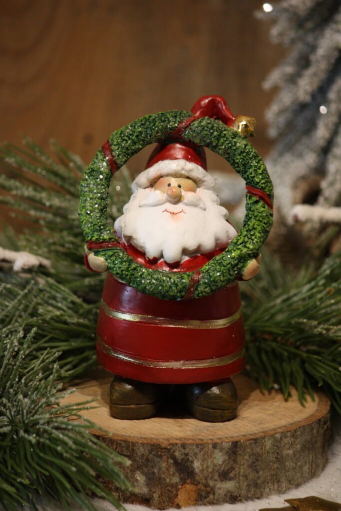 Personnage de Noël – Le père noël avec sa couronne de l&rsquo;avent