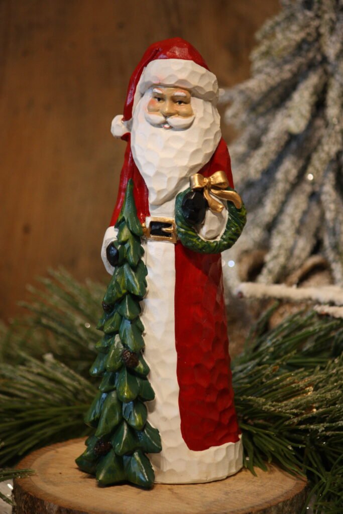 Personnage de Noël – Le père noël avec sa petite couronne et son sapin