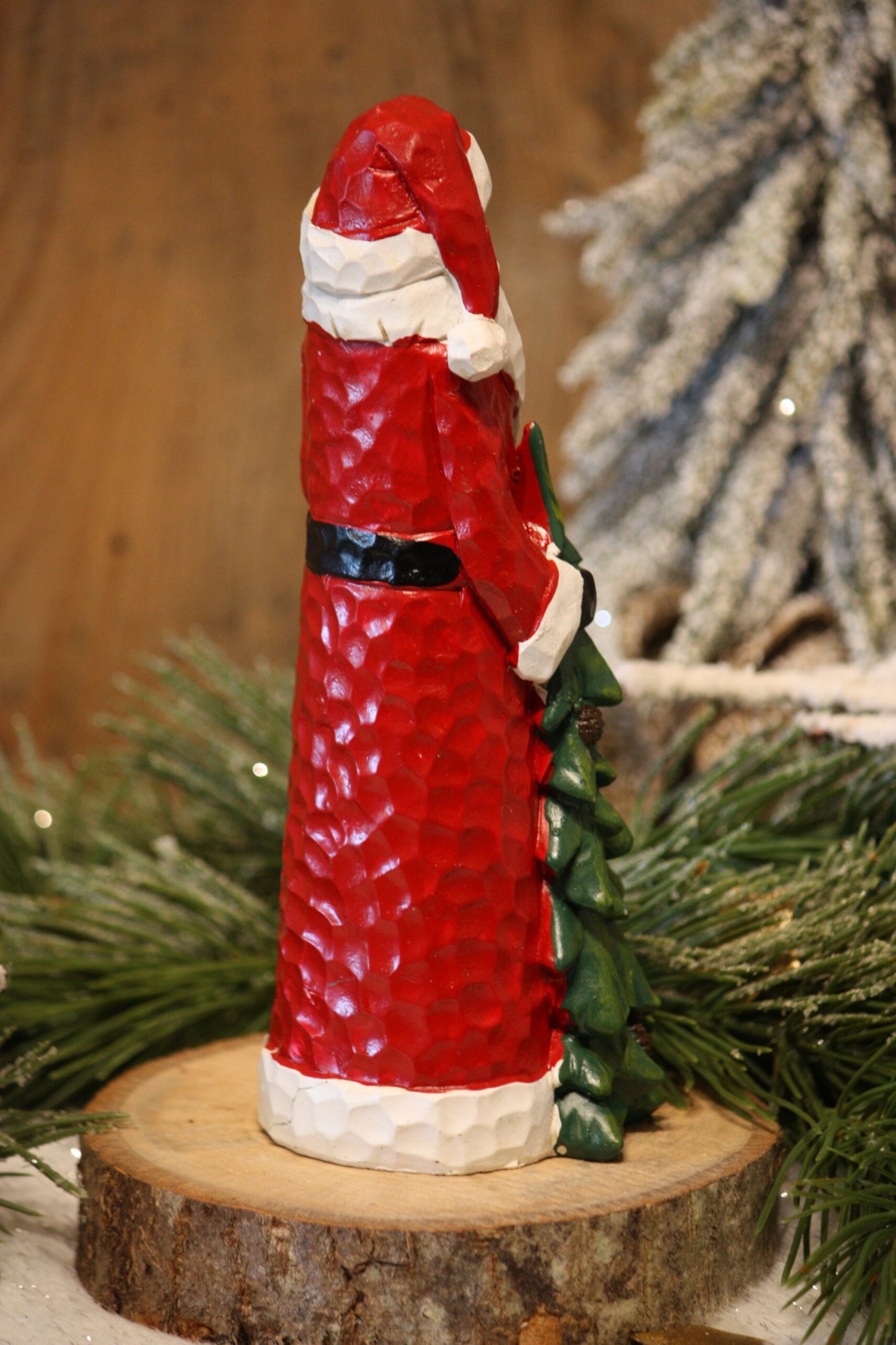 Personnage de Noël - Le père noël avec sa petite couronne et son sapin – Image 4