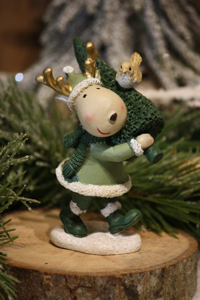 Personnage de Noël – Le petit renne avec son petit sapin et son oiseau