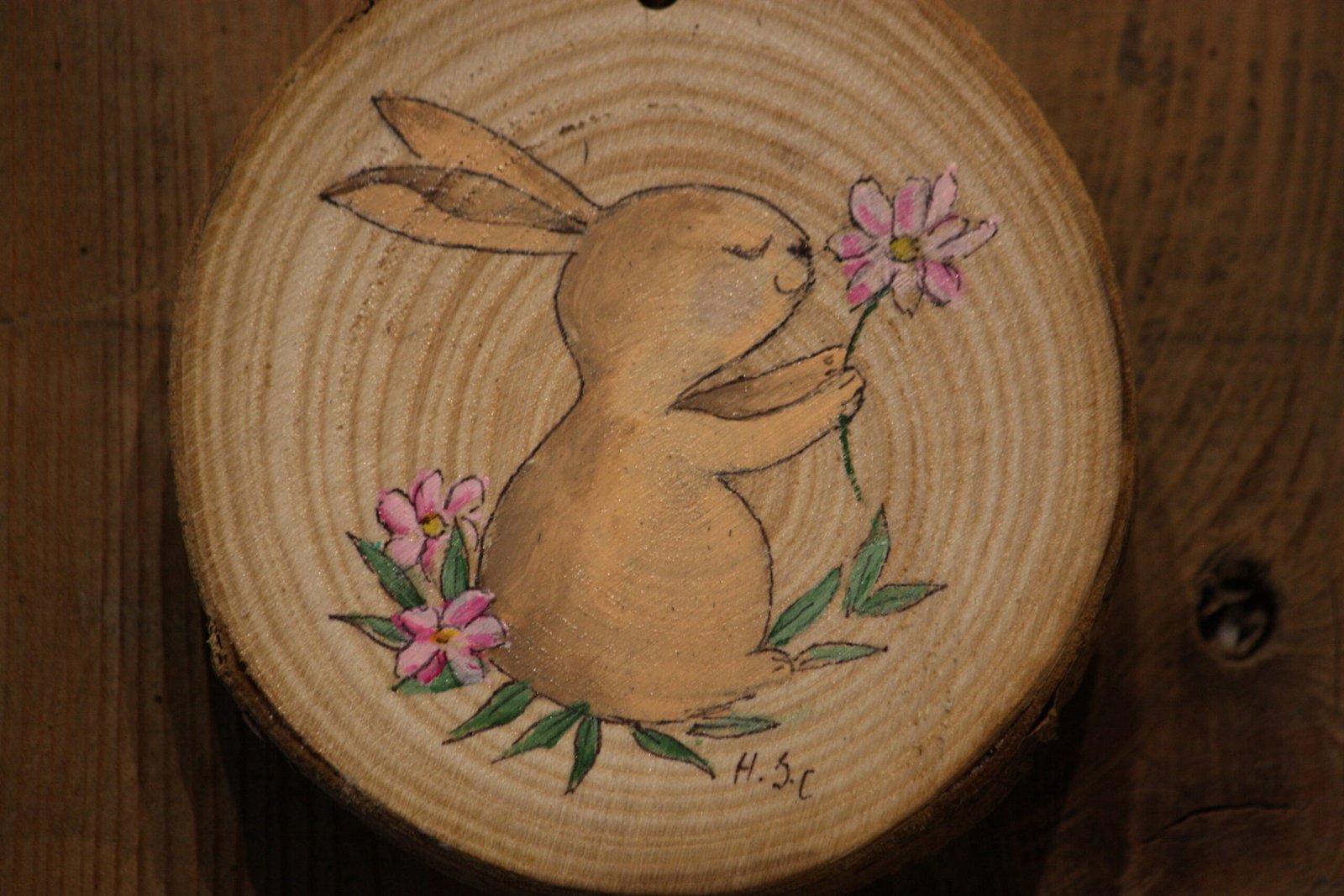 Suspension de Pâques - Le petit lapin de Pâques avec ses fleurs de printemps – Image 2