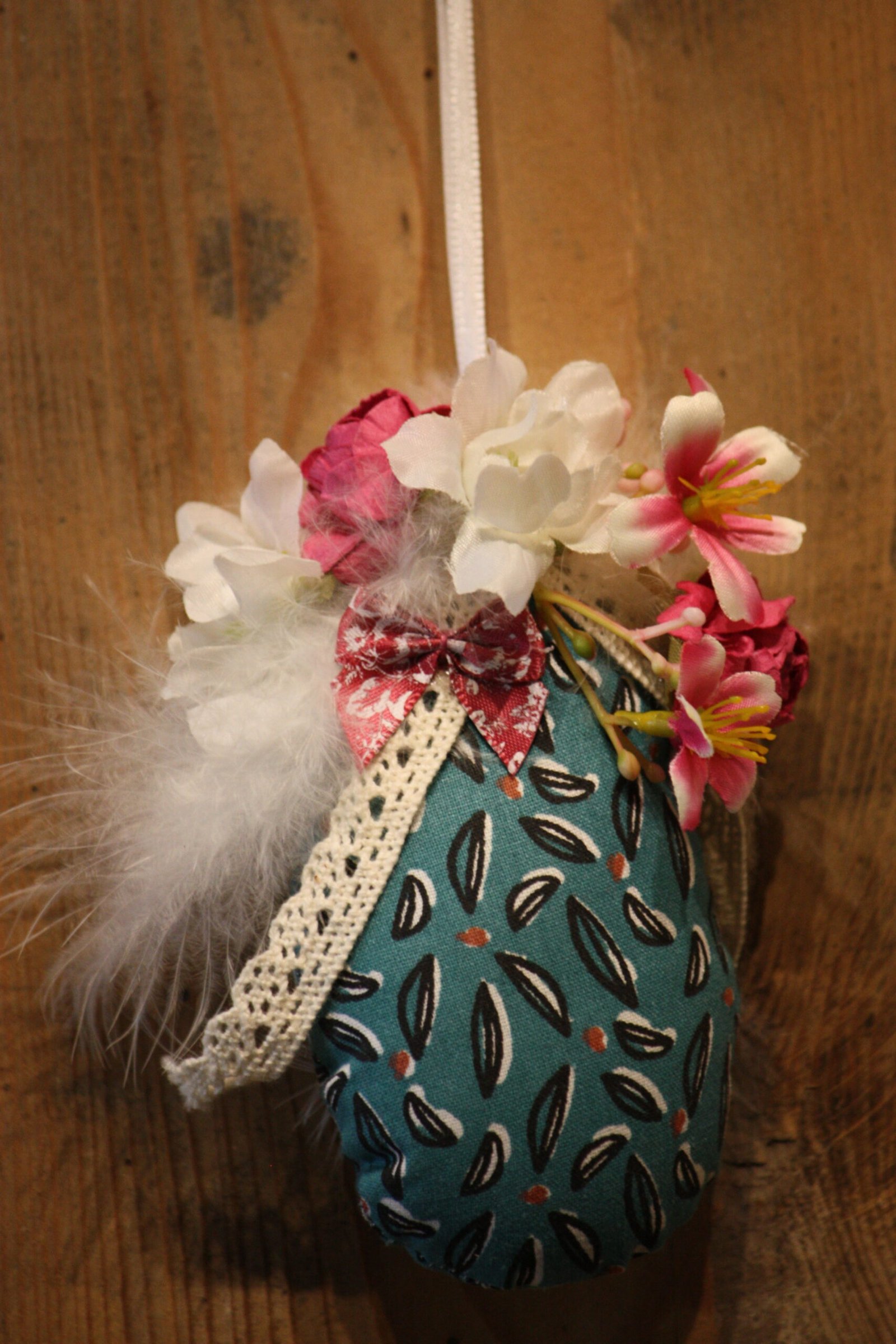 Suspension de Pâques - Oeuf de Pâques en tissu coton décoré de fleurs - 2 - – Image 2