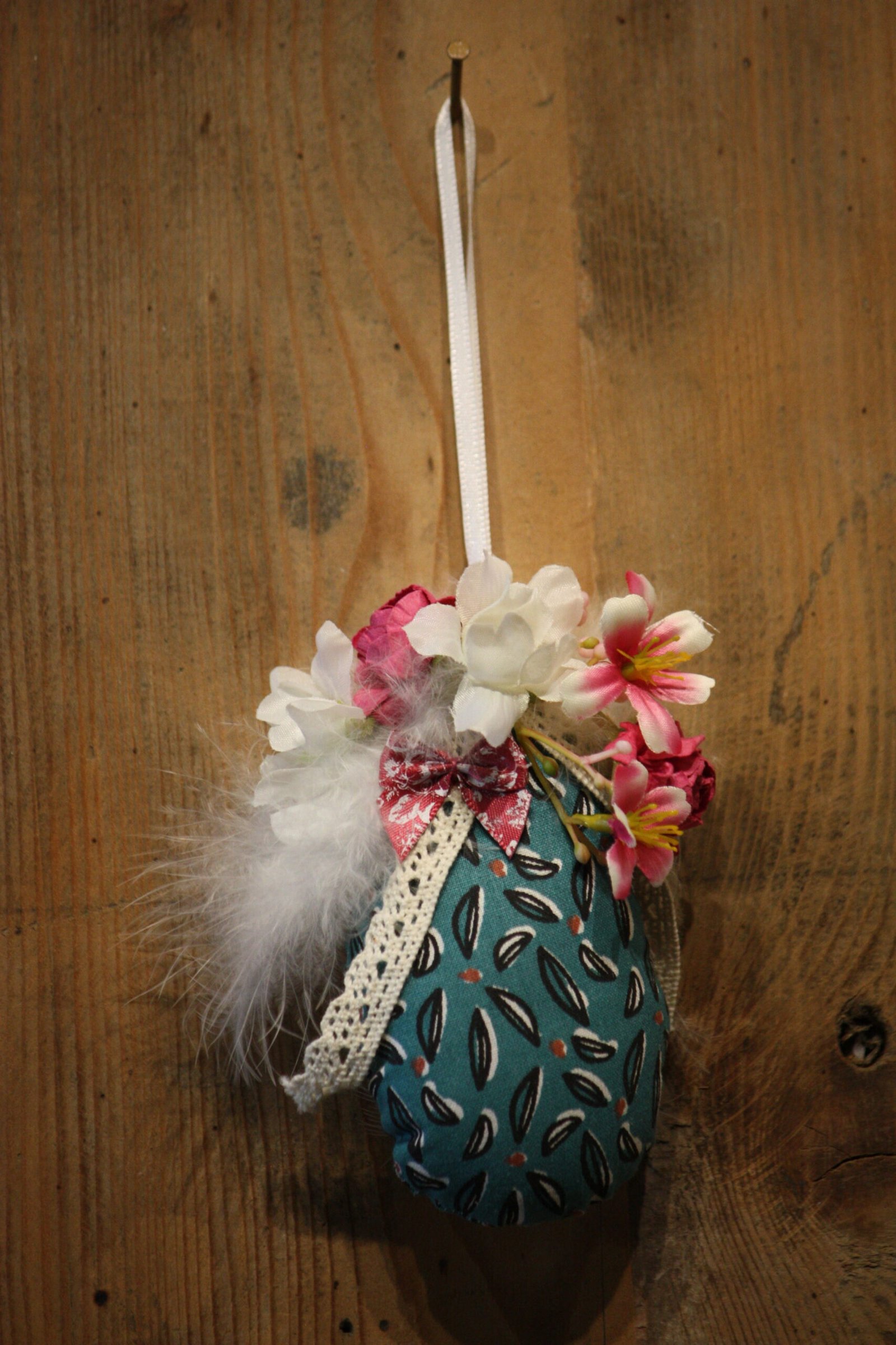 Suspension de Pâques - Oeuf de Pâques en tissu coton décoré de fleurs - 2 - – Image 3