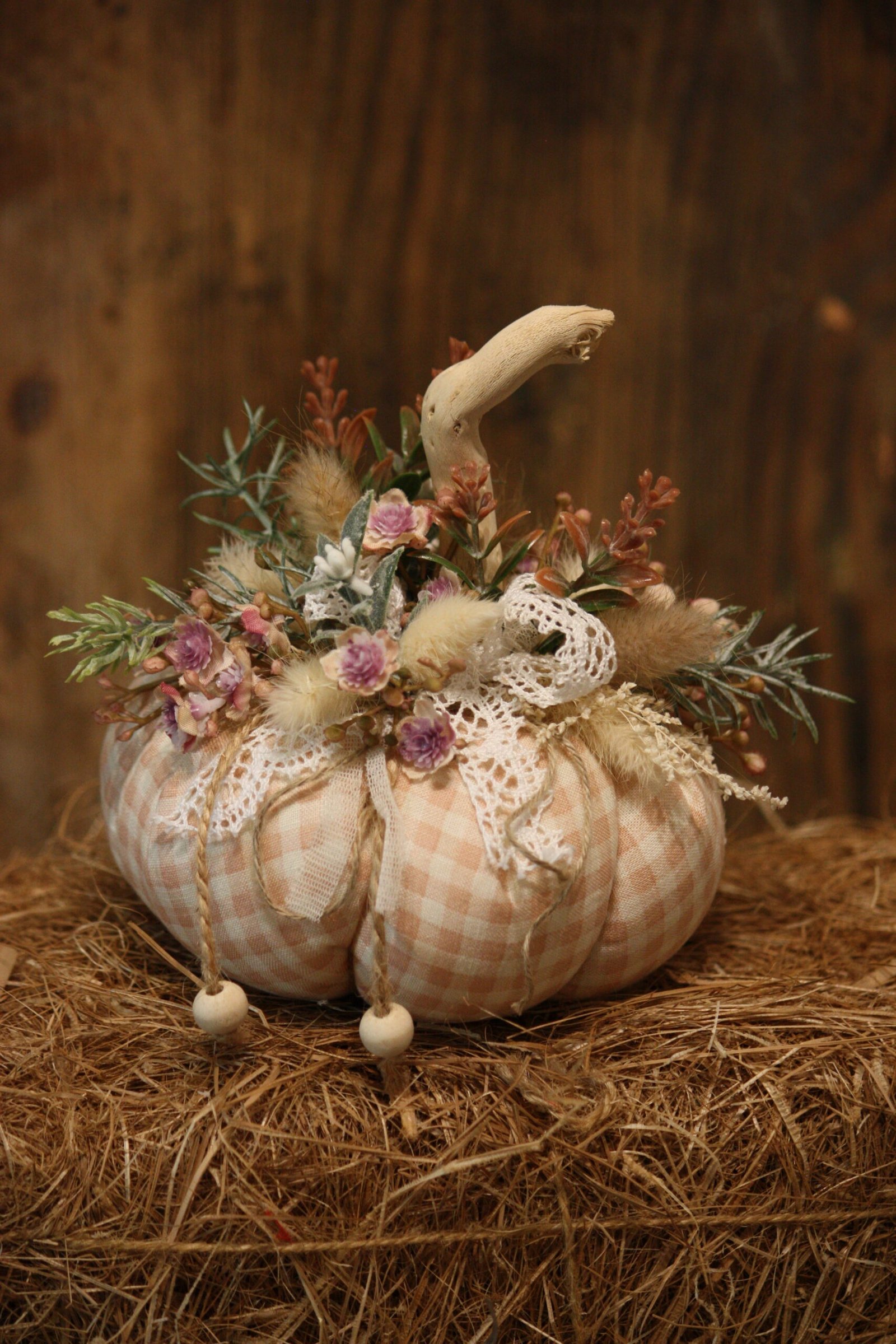 Décoration d'automne - Citrouille d'automne en tissu vichy blanc et vieux rose – Image 2