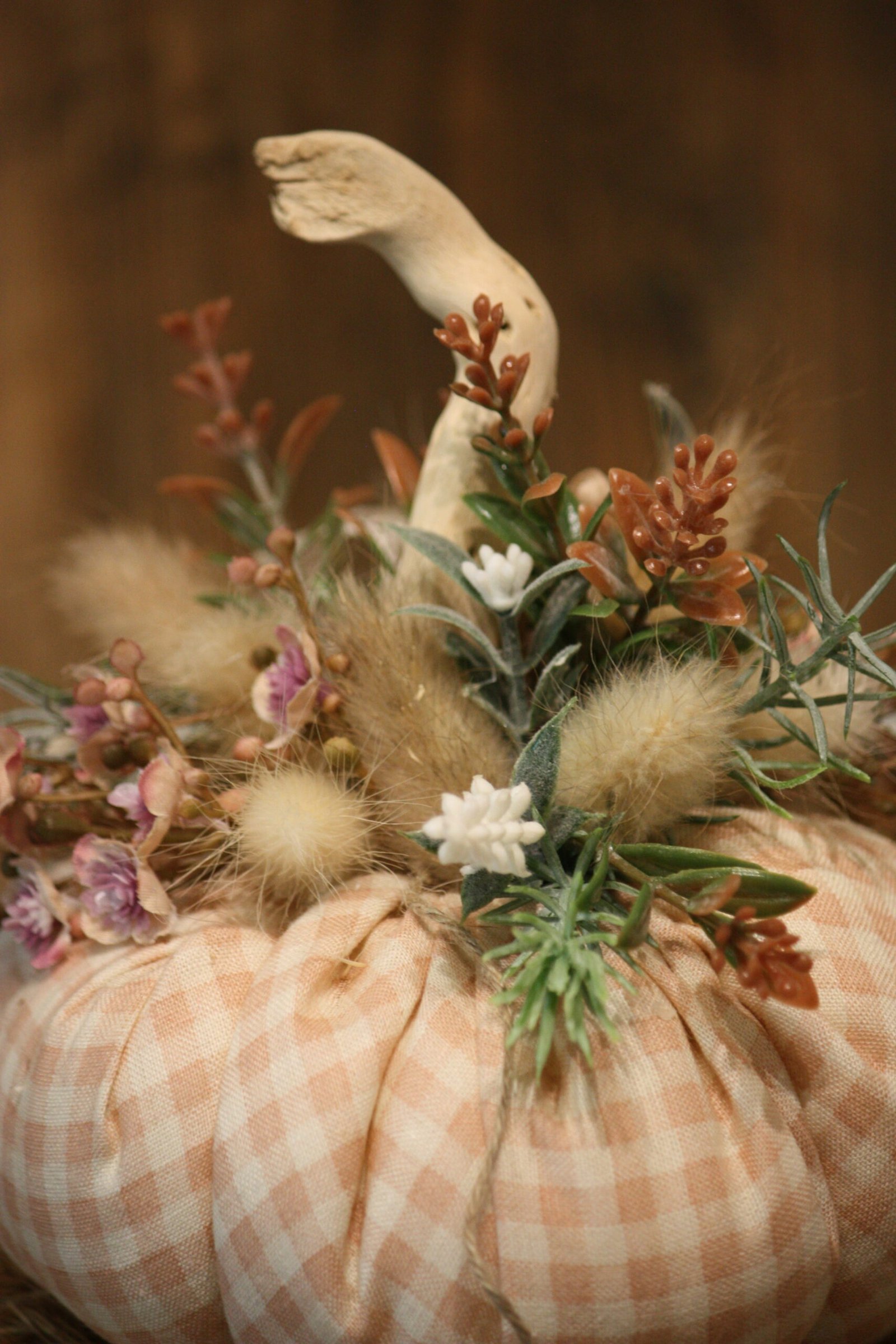 Décoration d'automne - Citrouille d'automne en tissu vichy blanc et vieux rose – Image 4