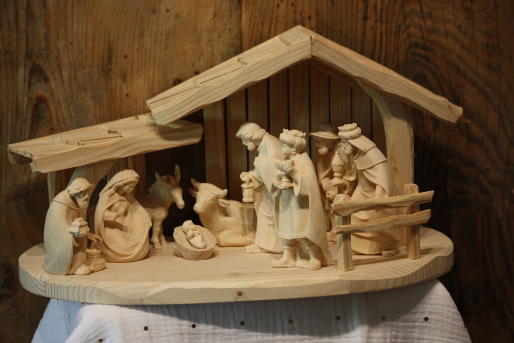 Crèche – Étable + La tendre famille avec les trois rois mages