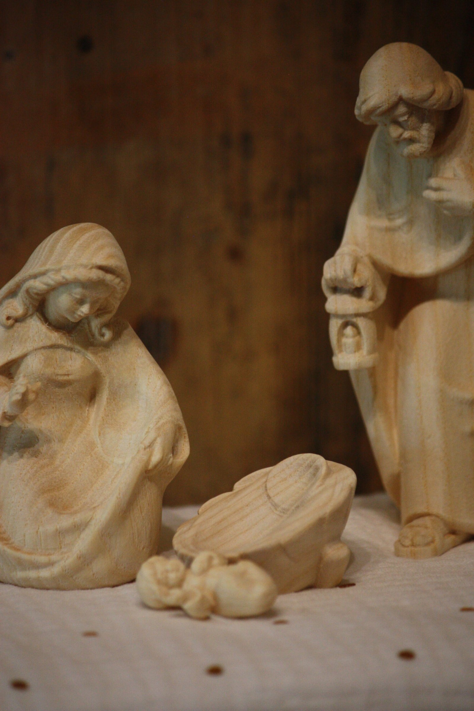 Personnages de Crèche - La tendre famille avec les trois rois mages – Image 3