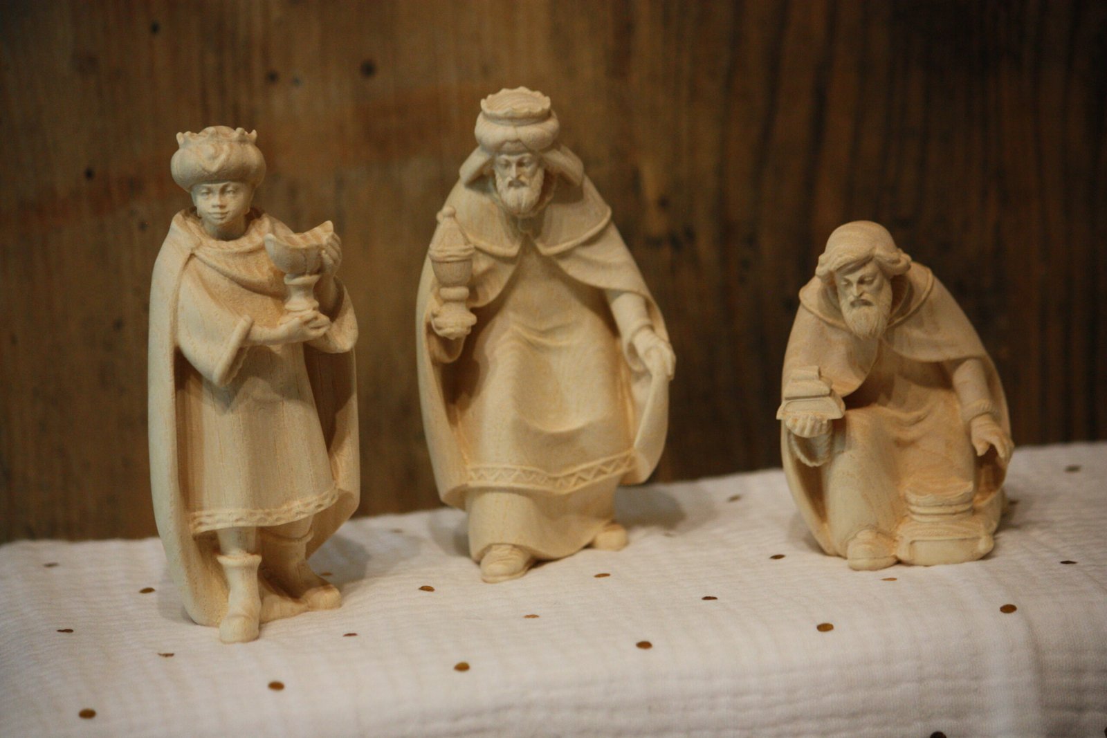 Personnages de Crèche - La tendre famille avec les trois rois mages – Image 6